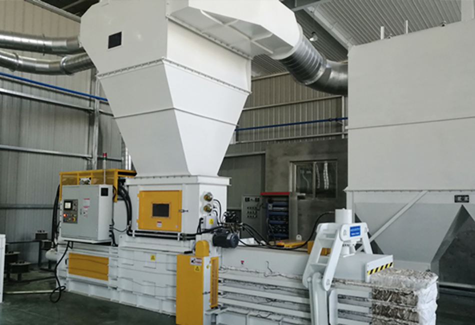 アラブ首長国連邦: ENERPAT 横型細断紙ベーラーを設置